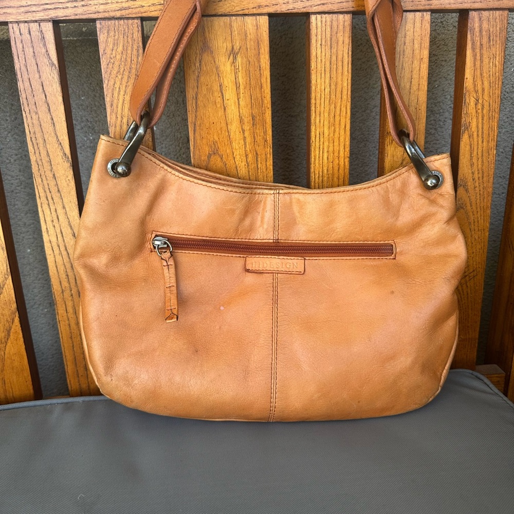 Elegant Tan Leather Shoulder Bag